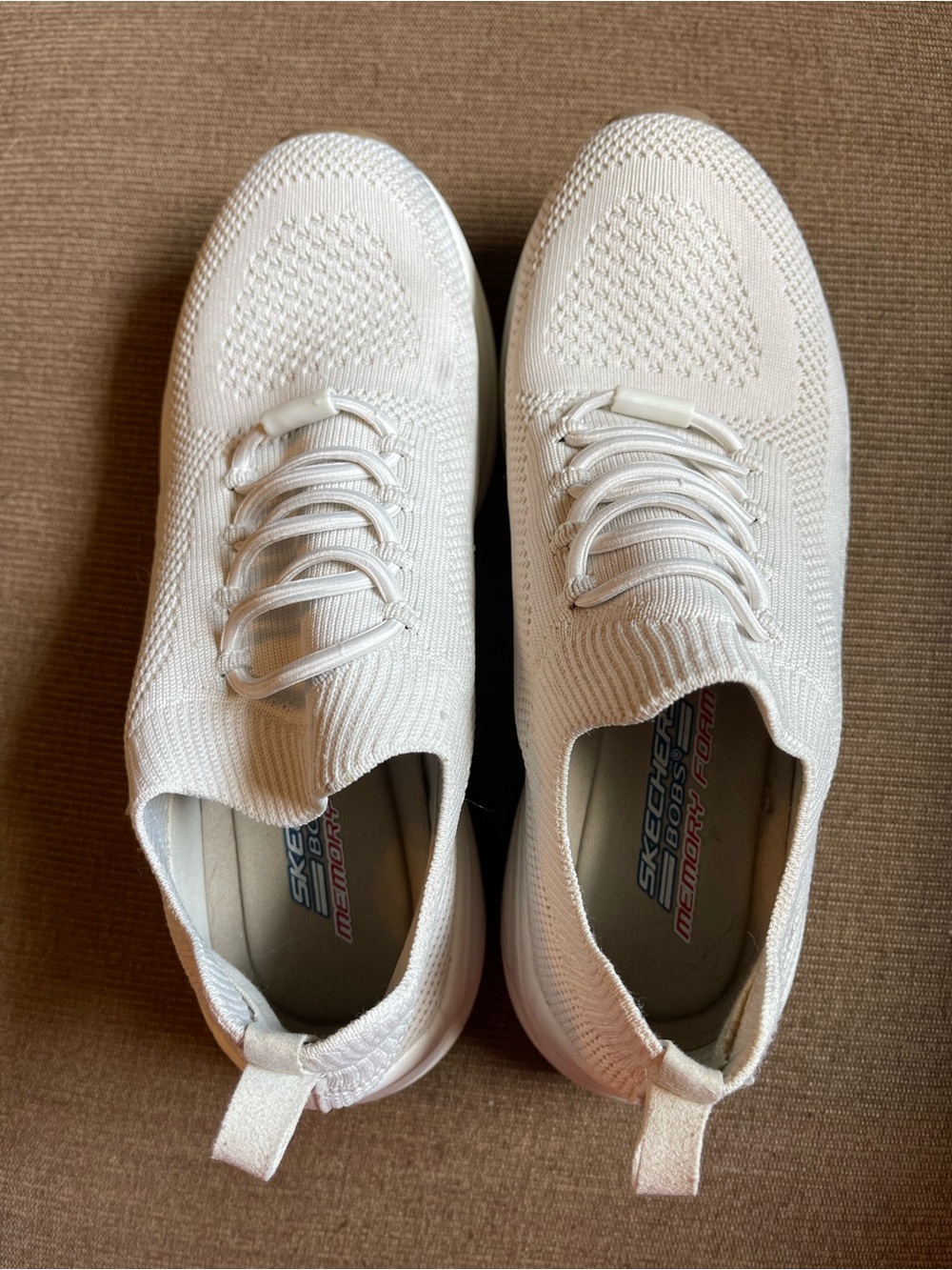 Skechers Women’s White Slip-On Sneakers Memory foam Bobs size 7